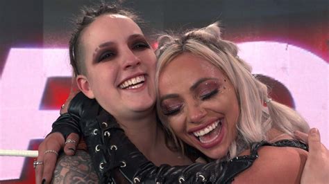 Sarah Logan and Liv Morgan’s emotional reunion: WWE Digital。